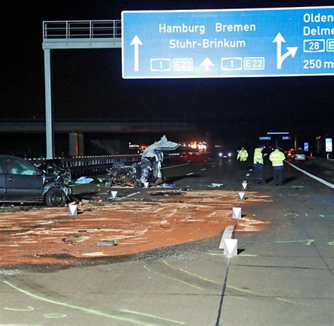 Meldung Zusammenstoß mit Lkw Geisterfahrer auf der A 1 Zwei Tote WELT