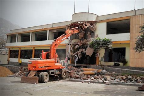 Inician demolición de local municipal de Villa María del Triunfo para ...