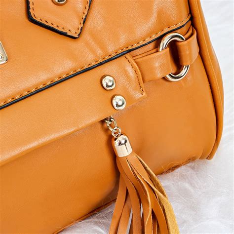 Bolsa Baguete Feminina De Mão Em Tassel Tachas Compre Agora