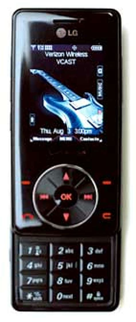 Cool-looking phones find strong reception / Phonemakers are focusing on