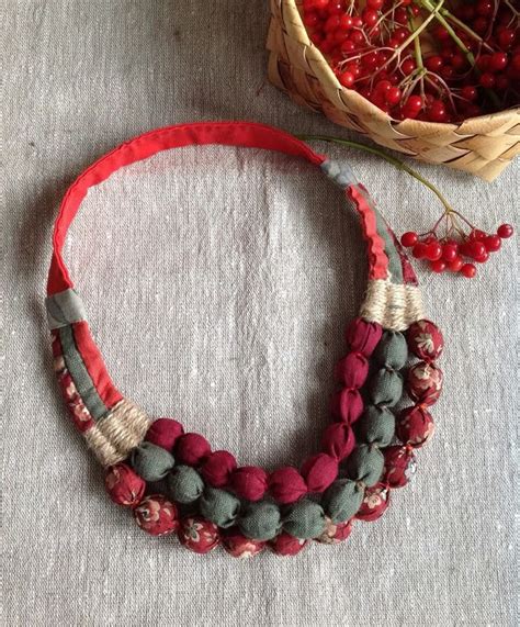 Pin by Лана мезень on ювелирка :текстиль и тд | Fabric jewelry ...