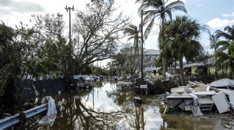 Berliner Tageszeitung Au Moins Morts En Floride Apr S Le Passage