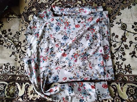 Кофточка с цветами(размер 52-54) — купить в Красноярске. Состояние ...