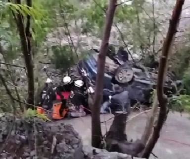 Cae Auto A Lecho Del R O Santa Catarina