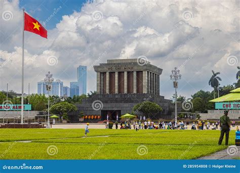 Hanoi Vietnam May El Ho Chi Minh Mausoleo Es Una Solemne Gran