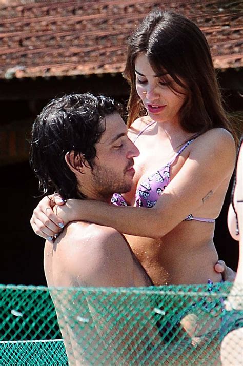 Las fotos de Lali Espósito muy cariñosa con su novio en Punta del Este