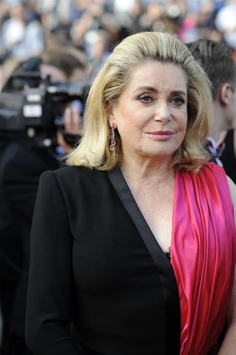 Photo Catherine Deneuve pour la montée des marches du film La Tête