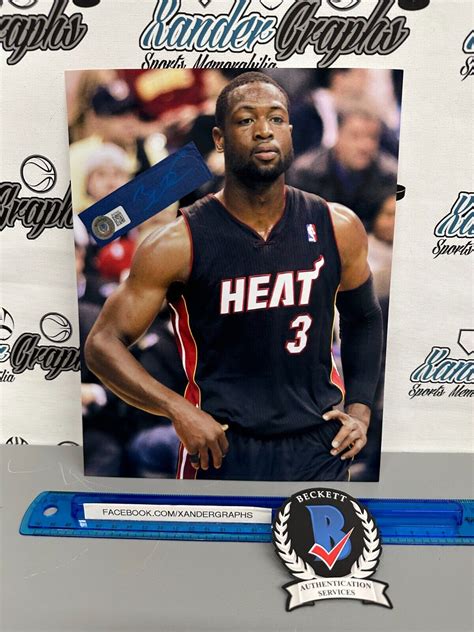 Dwyane Wade Autographed Memorabilia Signed Photo Jersey