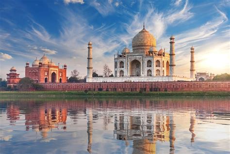 Premium Photo Taj Mahal At Sunset Back View From The Yamuna River