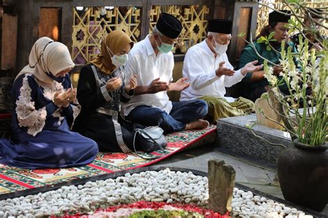 Lakukan Kunker Ke Jatim Ganjar Sempatkan Ziarah Ke Makam Bung Karno