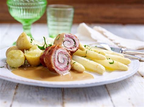 Spargel mit Katenschinken Schnitzelrouladen in Sherrysoße Rezept LECKER