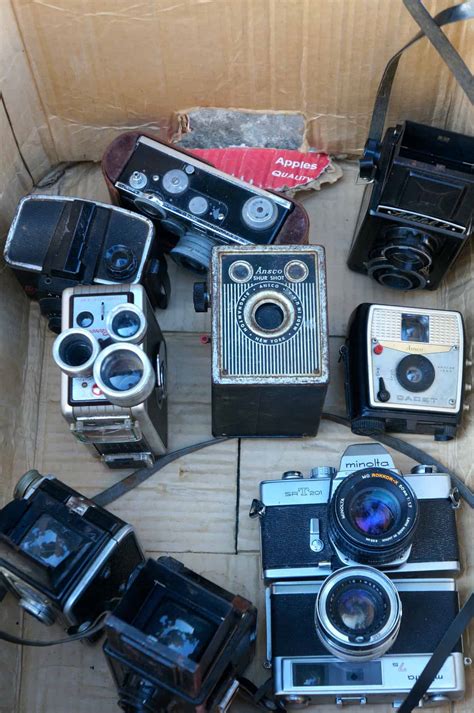 FotoFriday: Vintage Cameras in Havana - Adventurous Pursuits