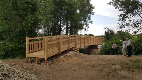 Réalisation d une passerelle piétonne en chêne Espeluche 26 par