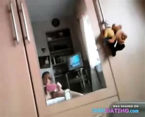 Amateur Girl Masturbation Comb In Pussy