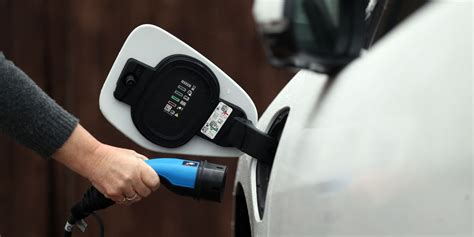 Electric cars to have 620-mile range and charge in 20 minutes