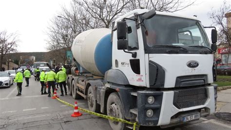 Stanbul Da Korkun Kaza Hamile Kad N Beton Mikserinin Alt Nda Kald