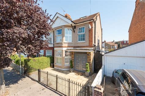 Brooklands Road Romford 3 Bed Semi Detached House £550 000