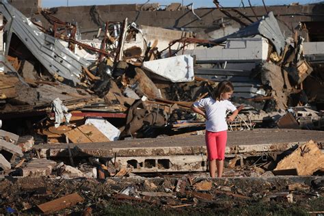 Oklahoma Tornado Recovery Rescuers Search Rubble For Buried Survivors Huffpost