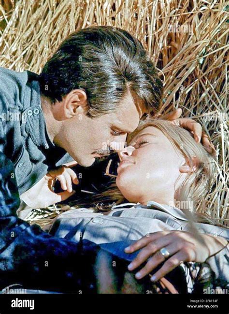 Doctor Zhivago 1965 Mgm Film With Omar Sharif And Julie Christie Stock