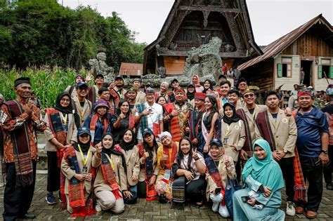 Menparekraf Apresiasi Keindahan Desa Wisata Hariara Pohan Samosir Masuk