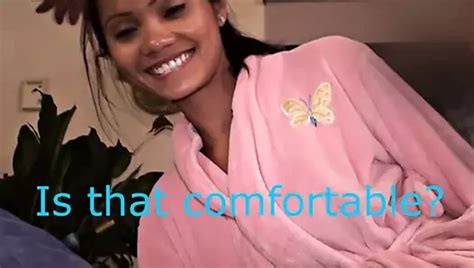 En primer plano latina lesbiana oral cunnilingus comiendo coño xHamster