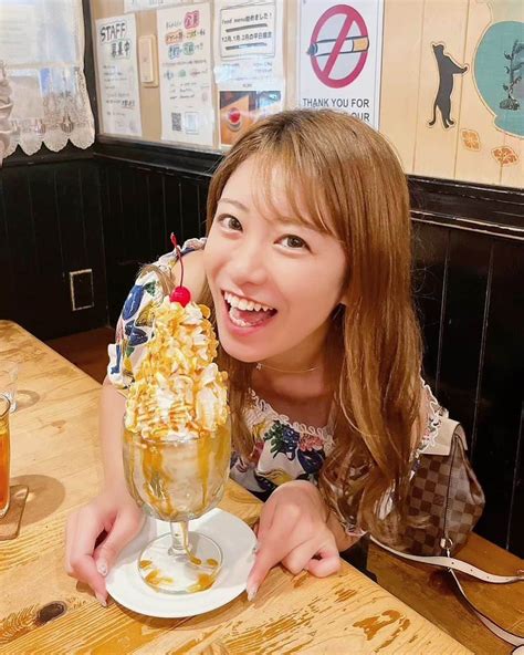 福本愛菜さんのインスタグラム写真 福本愛菜instagram「昨日はたくさんの質問ありがとうございました☺️🫶🏽 笑顔の秘訣は？って