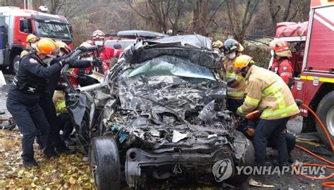 홍천서 통근버스와 승용차 충돌외국인 근로자 3명 숨져종합 연합뉴스