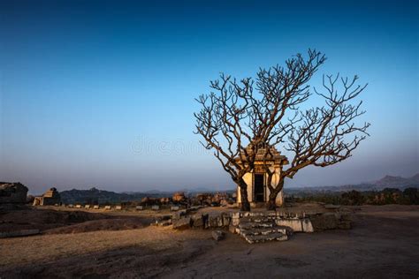 Beautiful Ancient Architecture of Temples on Hemakuta Hill, Hampi ...