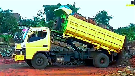 Mobil Dump Truck Canter Jomplang Muatan Cadas Full Bak Truk Tanah