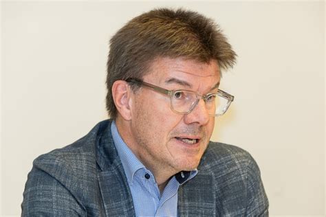 brussels finance minister asks regional departments  cut budgets