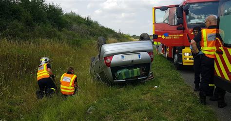 Chenevi Res Accident Sortie De Route Et Tonneau Pour Une Jeune