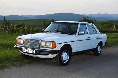 1983 Mercedes-Benz 240D - Information and photos - MOMENTcar