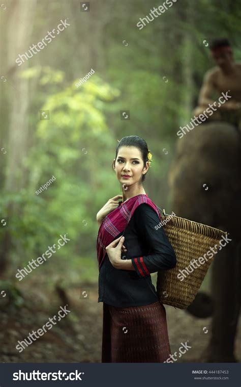 Mahout Woman Traditional Dress Stock Photo 444187453 | Shutterstock