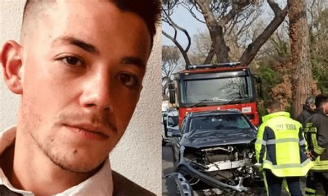 Roma Incidente Tra Auto E Moto Alessio Muore A Anni