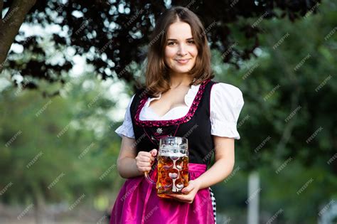 Premium Photo Sexy Russian Woman In Bavarian Dress Holding Beer Mugs