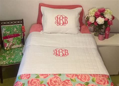 Monogrammed Dorm Room Bedding Twin Xl Quilt Set Etsy Dorm Room