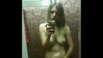 Una amateur jugando con su coño PORN