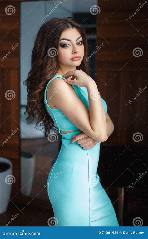 Belle Fille Dans Une Robe Courte Sexy Photo Stock Image Du Magnifique