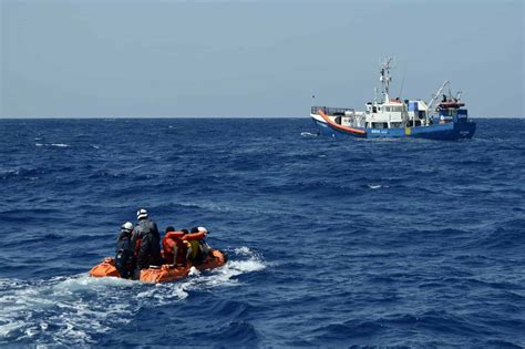 Segelschiff Nadir Rettet Personen Im Mittelmeer Weitere