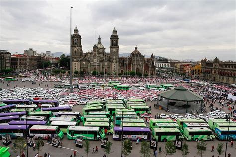 Hoy Tamaulipas Foto del Dia Taxistas protestan en la plancha del Zócalo