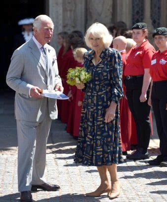 Prince Charles Touch Par Le Covid Camilla Parker Bowles Est Elle