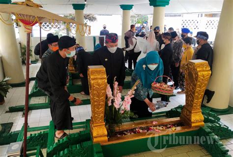 Jelang Hjkb Ke 211 Wali Kota Bandung Ziarah Ke Makam Para Bupati