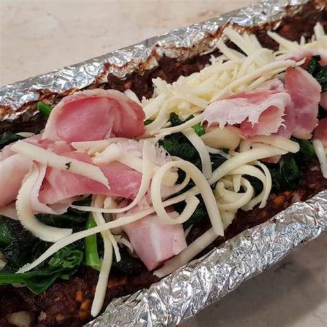 Milanesas De Cerdo Y Carne Con Cubierta De Pur Cheddar Y Panceta Y De