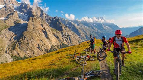 Mont Blanc rundt på mountainbike med guide Startende i Chamonix