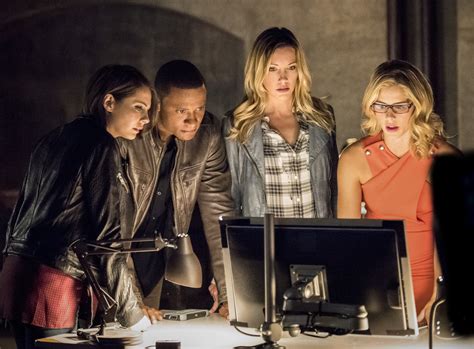 Win Arrow Season 4 Blu Ray With A Tv And Blu Ray Player Scifinow