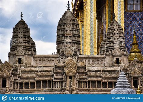 曼谷大皇宫翡翠佛寺旁吴哥窟 库存照片 图片 包括有 都市风景 神话 绿宝石 发芽 拱道 印度教 166207980