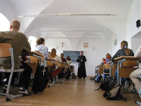 Religia W Szkole Tylko Dla Tych Kt Rzy Przynie Li O Wiadczenie