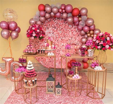 Tema De Aniversário Rosa E Dourado sala simples e bonita