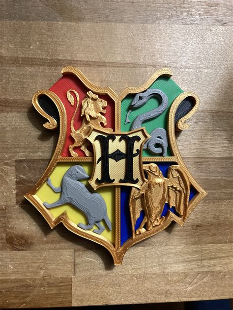 hogwarts crest magnet  superzook   stl model