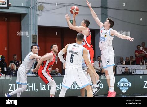 Guerino Vanoli Basket Fotos Und Bildmaterial In Hoher Aufl Sung Alamy